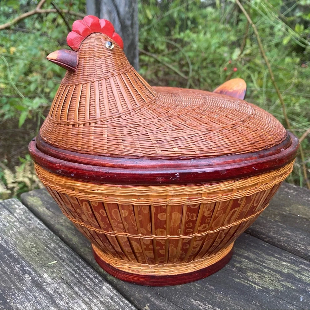 Vintage Shanghai Handicrafts Chicken Hen Wicker Woven Basket!